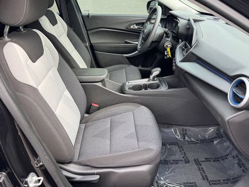 Used 2024 Chevrolet Trax LS FWD image 22