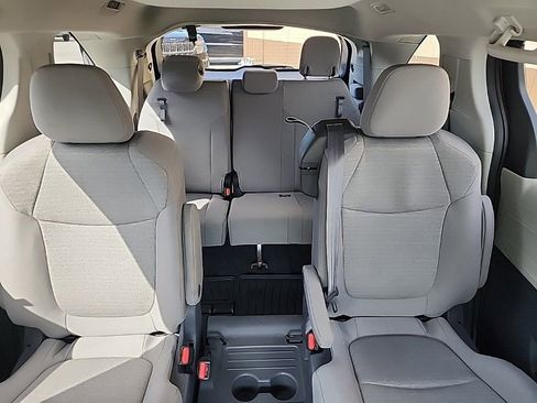 Used 2021 Toyota Sienna LE image 22