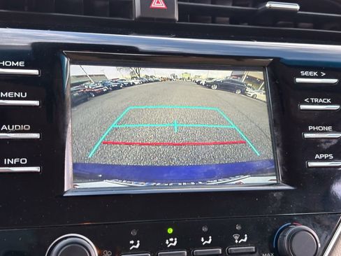 Used 2018 Toyota Camry LE image 19