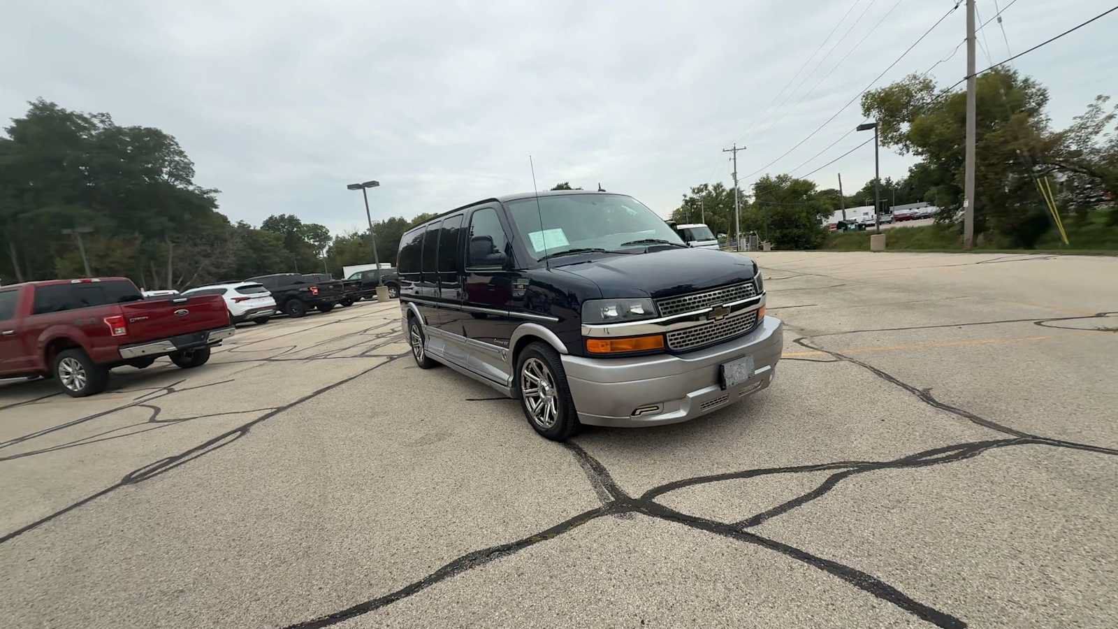 Used 2015 Chevrolet Express 2500 RWD image 2