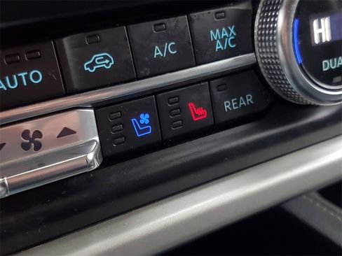 Used 2022 Ford Expedition XLT image 22