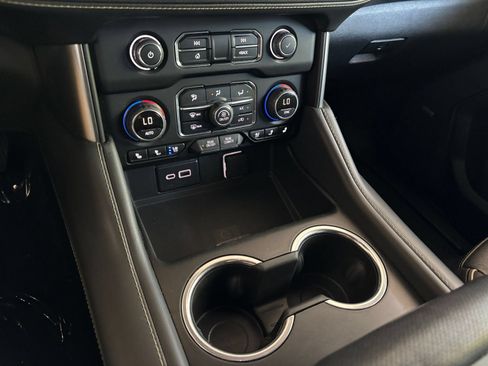 Used 2023 Chevrolet Suburban Premier RWD image 17