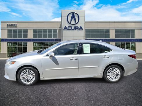 Used 2013 Lexus ES 350 w/ Luxury Pkg FWD image 2