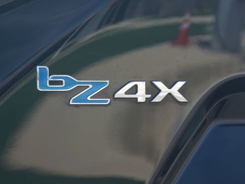 Used 2024 Toyota bZ4X FWD image 18