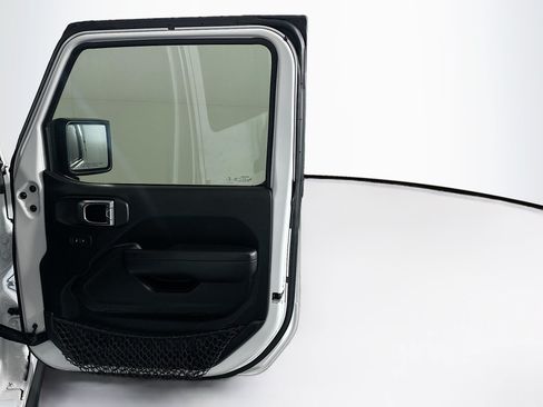 Used 2023 Jeep Wrangler Unlimited w/ Cold Weather Group AWD/4WD image 32