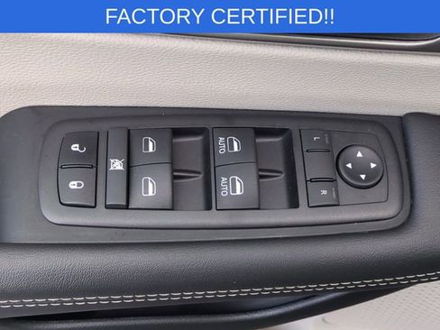 Certified 2024 Chrysler Pacifica Touring-L image 25