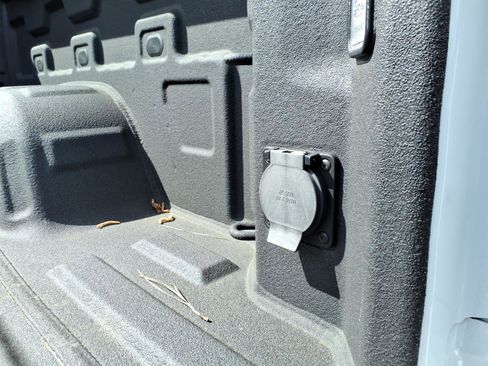 Used 2023 GMC Sierra 1500 AT4 w/ Technology Package image 5