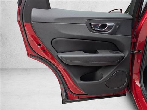 Used 2019 Volvo XC60 T6 Momentum w/ Protection Package Premier image 16