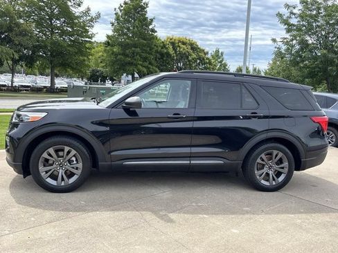 Used 2021 Ford Explorer XLT w/ Equipment Group 202A RWD image 11