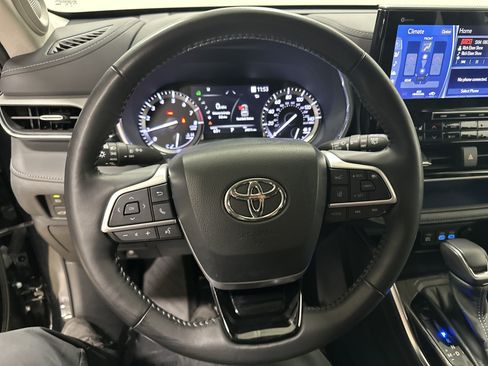 Used 2022 Toyota Highlander Platinum AWD/4WD image 18