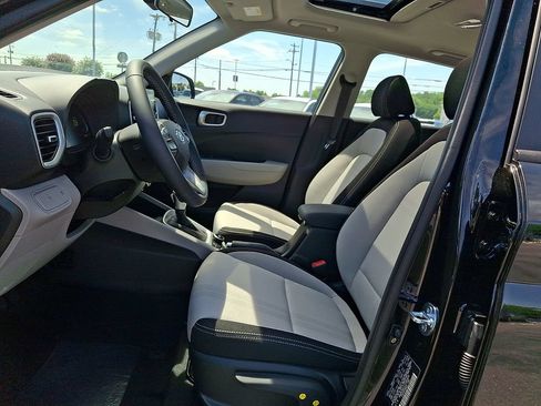 New 2026 Hyundai Venue SEL FWD image 9