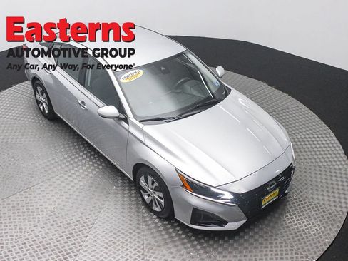 Used 2023 Nissan Altima 2.5 S FWD image 3