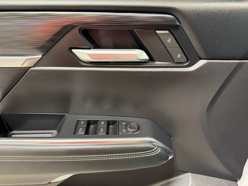 Used 2025 GMC Acadia Elevation FWD image 12