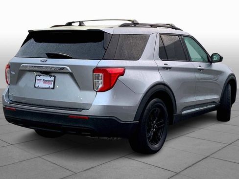 Used 2022 Ford Explorer XLT image 12