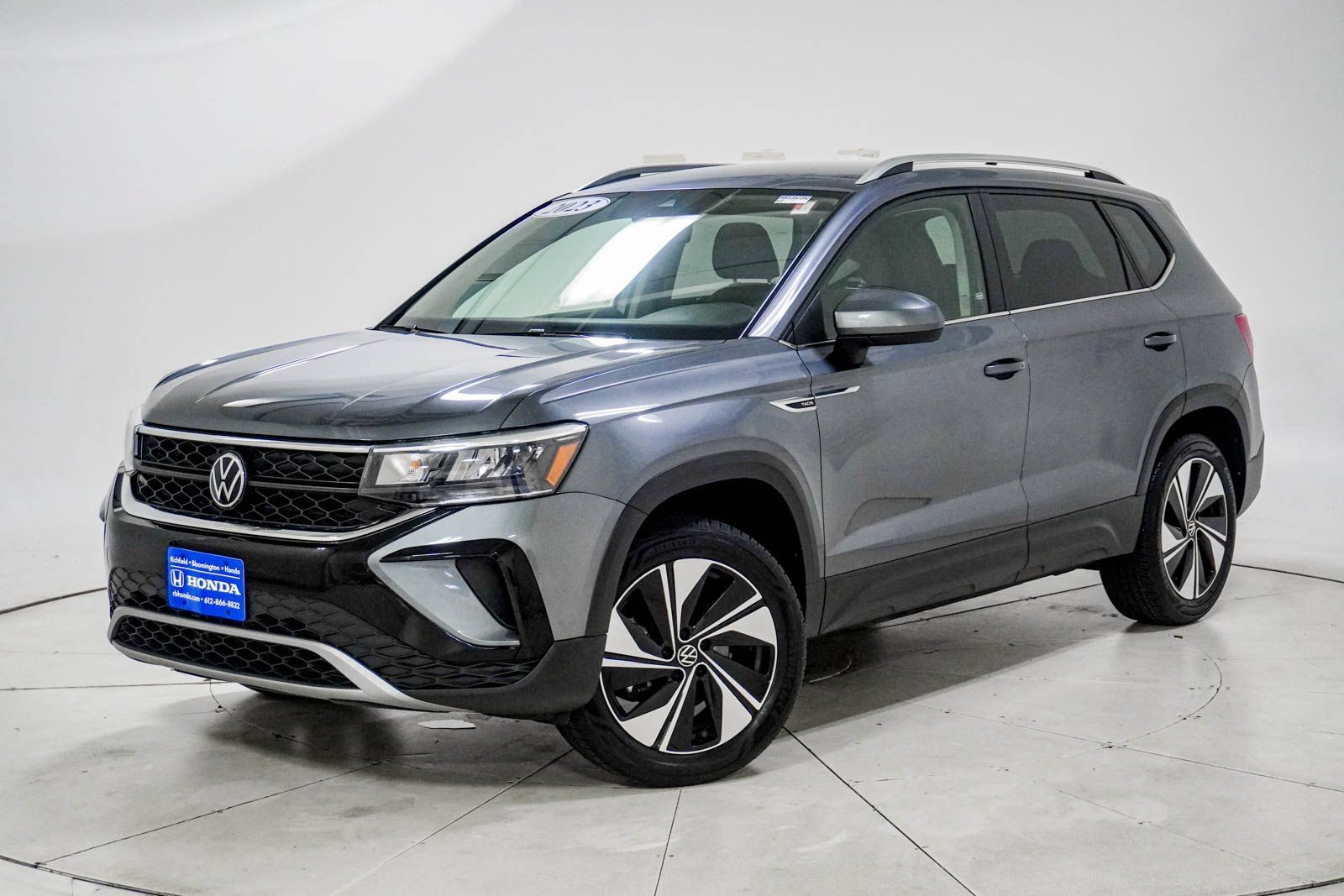 Used 2023 Volkswagen Taos SE AWD/4WD image 1