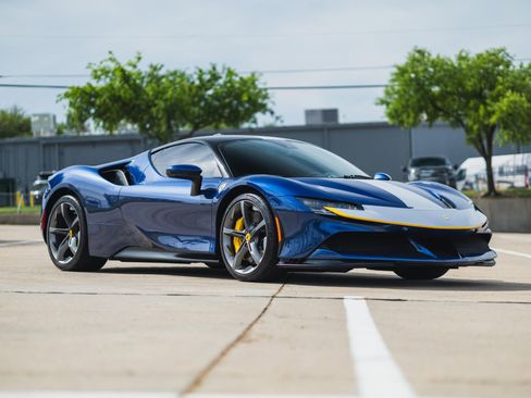 Used 2022 Ferrari SF90 Stradale AWD/4WD image 3