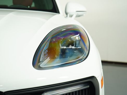 Used 2023 Porsche Macan GTS w/ Premium Package Plus image 28