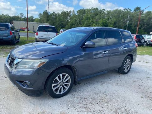 Used 2014 Nissan Pathfinder S FWD image 2