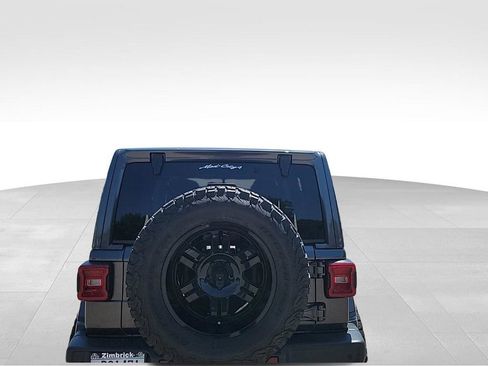 Used 2019 Jeep Wrangler Unlimited Sahara w/ Uconnect 4C Nav & Sound Group AWD/4WD image 13