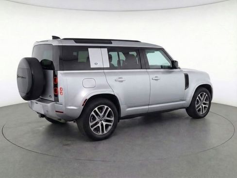 Certified 2022 Land Rover Defender 110 XS Edition image 38