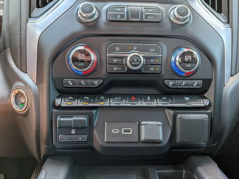 Used 2020 GMC Sierra 1500 SLT w/ SLT Premium Plus Package RWD image 17