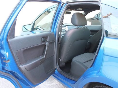 Used 2010 Ford Focus SE FWD image 23