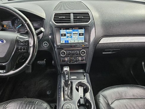 Used 2017 Ford Explorer XLT w/ Equipment Group 202A AWD/4WD image 14