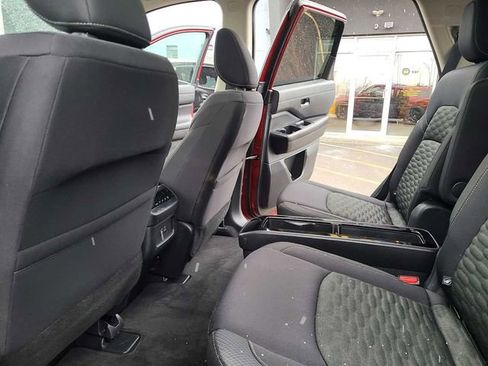 Used 2022 Nissan Pathfinder SV w/ SV Premium Package image 21