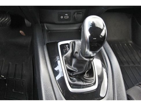 Used 2020 Nissan Rogue SV FWD image 27