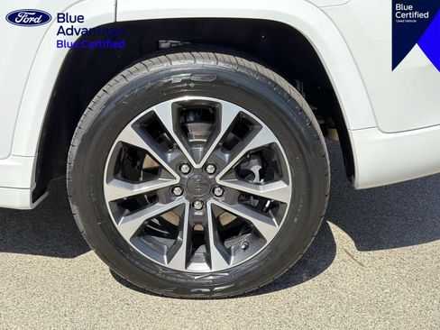 Used 2022 Jeep Grand Cherokee Overland w/ Advanced Protech Group III AWD/4WD image 9