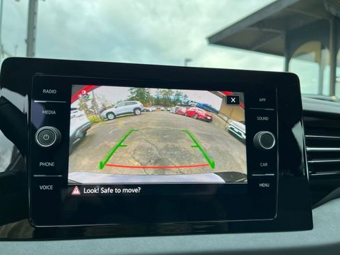 Used 2025 Volkswagen Jetta SE image 17