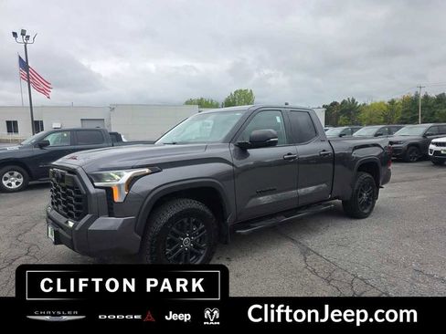 Used 2022 Toyota Tundra SR5 w/ SR5 Premium Package AWD/4WD image 2
