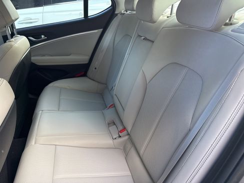 Used 2020 Genesis G70 2.0T image 5