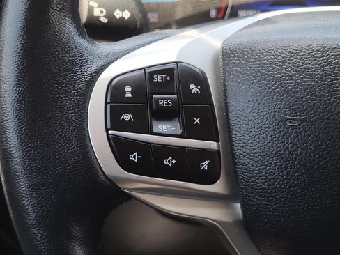 Used 2022 Ford Explorer Limited w/ Equipment Group 301A AWD/4WD image 29