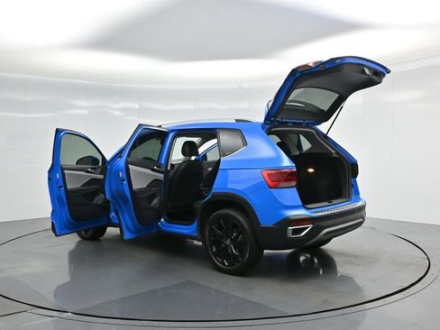 Used 2022 Volkswagen Taos SEL w/ Panoramic Sunroof Package image 35