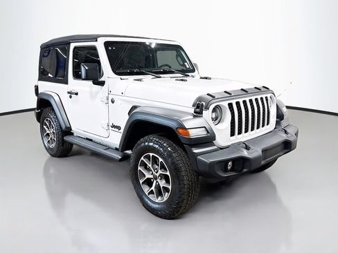 Used 2024 Jeep Wrangler Sport AWD/4WD image 3