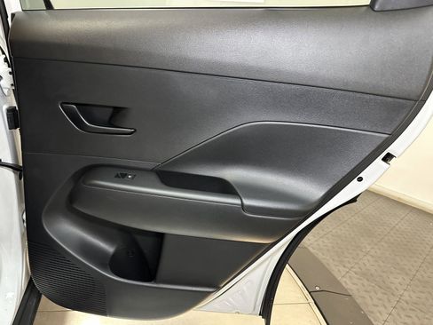 Used 2025 Hyundai Kona SEL image 34