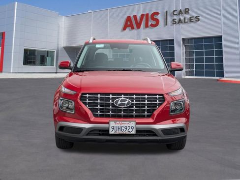 Used 2025 Hyundai Venue SEL FWD image 2