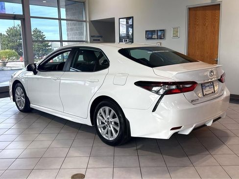 Used 2024 Toyota Camry SE FWD image 9