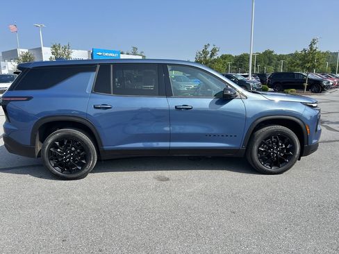 Used 2024 Chevrolet Traverse LS w/ Midnight/Sport Edition AWD/4WD image 8