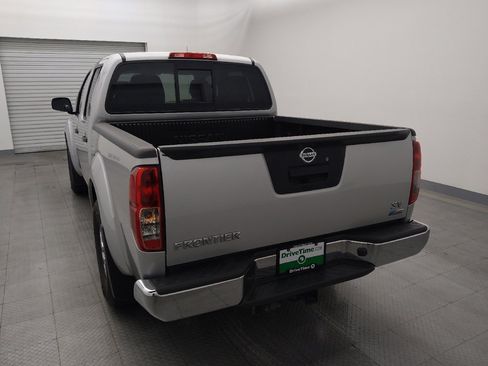 Used 2019 Nissan Frontier SV image 6