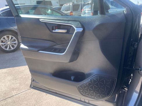 Used 2025 Toyota RAV4 XLE image 20