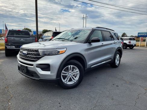 Certified 2022 Ford Explorer XLT image 1