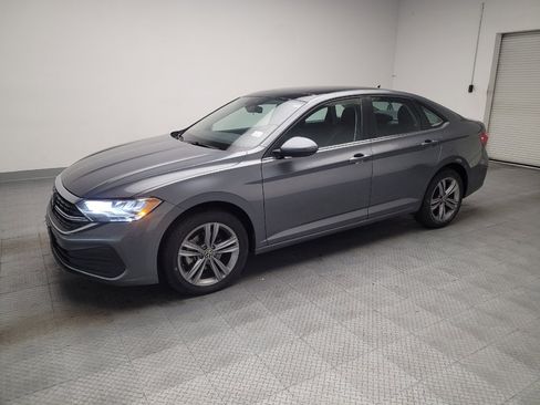 Used 2024 Volkswagen Jetta SE FWD image 2