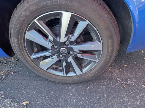 Used 2021 Nissan Versa SV image 8