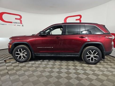 Certified 2024 Jeep Grand Cherokee Limited w/ Luxury Tech Group II image 4