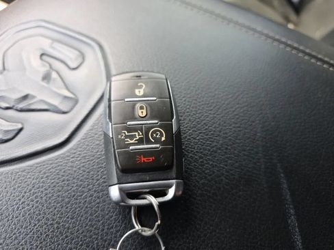 Used 2019 RAM 1500 Laramie AWD/4WD image 36