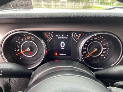 Used 2018 Jeep Wrangler Sport AWD/4WD image 15