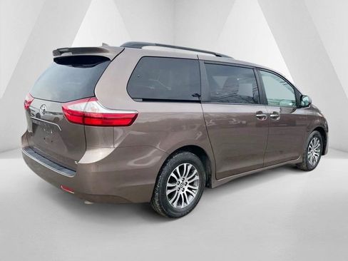 Used 2019 Toyota Sienna XLE FWD image 9