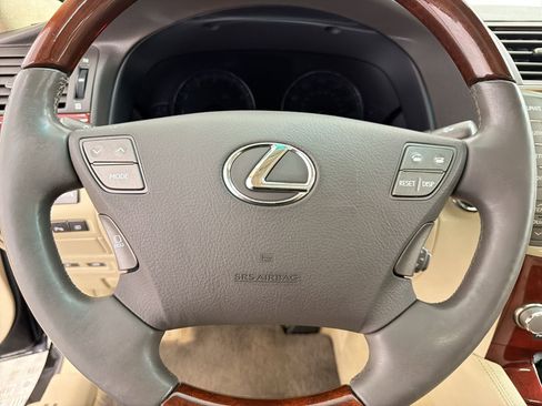 Used 2011 Lexus LS 460 L w/ Luxury Pkg image 16